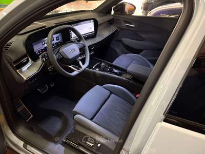 Audi Q3 Q3 III  1.5 e-hybrid Business Advanced 272cv s-tronic Grigio usata Milano