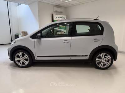 Volkswagen up! Up! 5Pt 1.0 Cross Up! 75CV ASG - Automatica Bianco usata Caravaggio