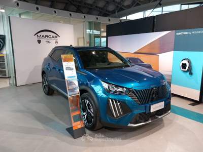 Peugeot 2008 2008 Hybrid 145 e-DCS6 Allure Blu/Azzurro usata Rimini