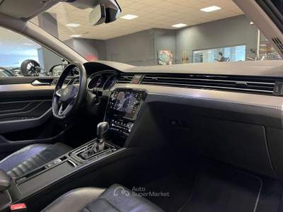 Volkswagen Passat Passat Variant 2.0 TDI SCR 200 CV DSG R-LINE Nero usata Moncalieri