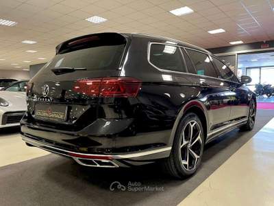 Volkswagen Passat Passat Variant 2.0 TDI SCR 200 CV DSG R-LINE Nero usata Moncalieri