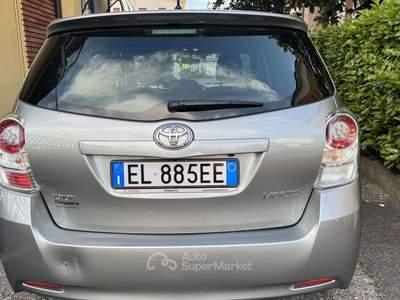Toyota Verso 2.0D LUXURY c/navi . 7posti 126CV KM 119.000. Argento usata Lesmo