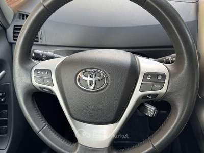 Toyota Verso 2.0D LUXURY c/navi . 7posti 126CV KM 119.000. Argento usata Lesmo