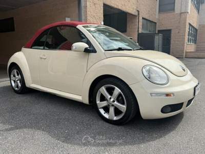 Volkswagen New Beetle 1.9 TDI 105 cv. Cabrio Limited Red Edition Beige usata Formello