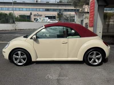 Volkswagen New Beetle 1.9 TDI 105 cv. Cabrio Limited Red Edition Beige usata Formello