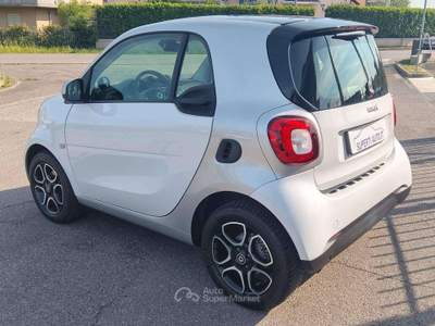 Smart ForTwo Fortwo III 2015 1.0 Youngster 71cv twinamic my18 Bianco usata Dello