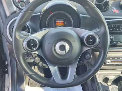 Smart ForTwo Fortwo III 2015 1.0 Youngster 71cv twinamic my18 Bianco usata Dello