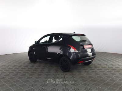 Lancia Ypsilon Ypsilon 1.0 FireFly 5 porte S&S Hybrid Silver Nero usata Milano