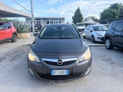Opel Astra 5 porte Cosmo (INCONGRUENZA NEL CHILOMETRAGGIO) Grigio usata Giugliano in Campania