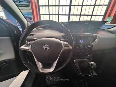 Lancia Ypsilon 5 porte NEOPATENTATO Blu/Azzurro usata Fino Mornasco