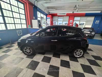 Lancia Ypsilon 5 porte NEOPATENTATO Blu/Azzurro usata Fino Mornasco