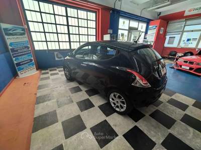 Lancia Ypsilon 5 porte NEOPATENTATO Blu/Azzurro usata Fino Mornasco