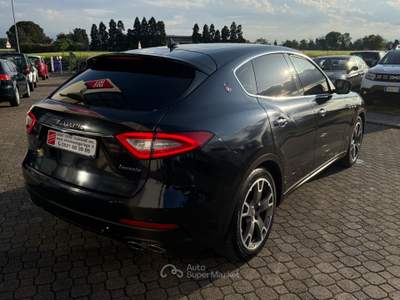 Maserati Levante Diesel AWD Granlusso Grigio usata Calestano