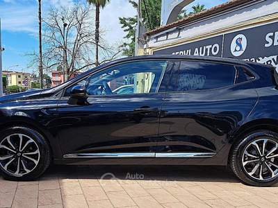 Renault Clio Clio 1.0 tce Techno 90cv Nero usata Casoria