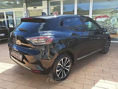Renault Clio Clio 1.0 tce Techno 90cv Nero usata Casoria