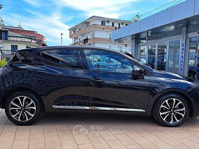 Renault Clio Clio 1.0 tce Techno 90cv Nero usata Casoria