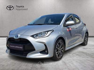 Toyota Yaris Hybrid Trend MY22 Argento usata Varese