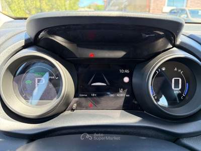 Toyota Yaris Hybrid Trend MY22 Argento usata Varese