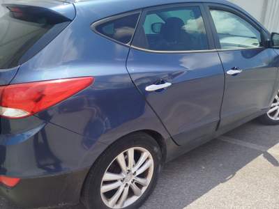 Hyundai ix35 Autovettura marciante con problemi alla frizione Blu/Azzurro usata Mercogliano