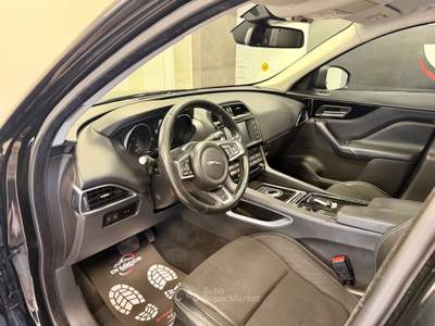 Jaguar F-Pace AWD aut. Pure Nero usata Rimini