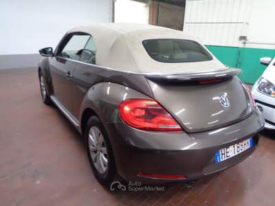 Volkswagen Maggiolino Cabrio 2.0 TDI Design BlueMotion Technology Bronzo usata Torino
