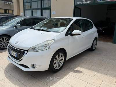 Peugeot 208 Peugeot 1.2. VTi 82 cv ok Neopatentati Bianco usata Termoli