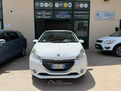 Peugeot 208 Peugeot 1.2. VTi 82 cv ok Neopatentati Bianco usata Termoli