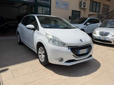 Peugeot 208 Peugeot 1.2. VTi 82 cv ok Neopatentati Bianco usata Termoli