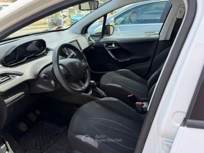 Peugeot 208 Peugeot 1.2. VTi 82 cv ok Neopatentati Bianco usata Termoli