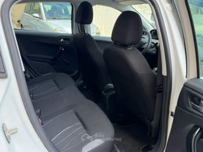 Peugeot 208 Peugeot 1.2. VTi 82 cv ok Neopatentati Bianco usata Termoli