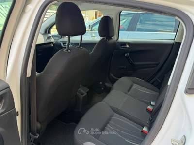 Peugeot 208 Peugeot 1.2. VTi 82 cv ok Neopatentati Bianco usata Termoli