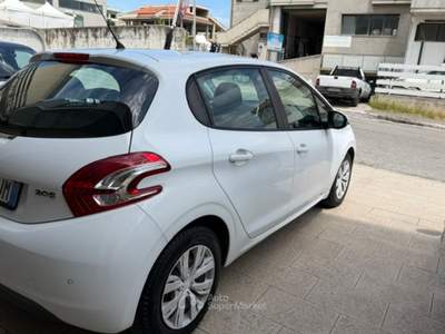 Peugeot 208 Peugeot 1.2. VTi 82 cv ok Neopatentati Bianco usata Termoli
