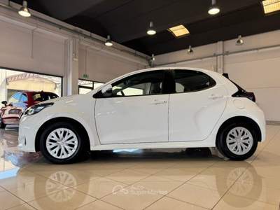 Toyota Yaris 1.0 5 porte Active PREZZO REALE OK NEOPATENTATI Bianco usata Cortemaggiore