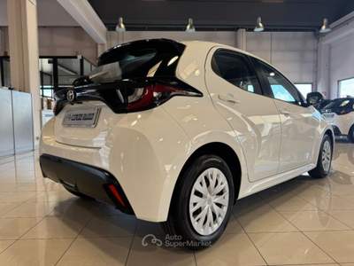 Toyota Yaris 1.0 5 porte Active PREZZO REALE OK NEOPATENTATI Bianco usata Cortemaggiore