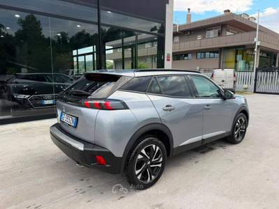 Peugeot 2008 PEUGEOT 2008 BlueHDi 110 ALLURE Grigio usata Teramo