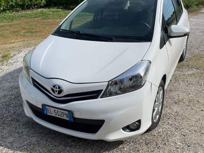 Toyota Yaris buono stato Bianco usata PISA