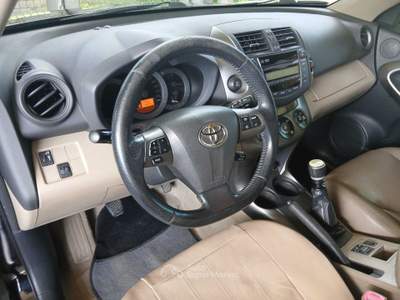 Toyota RAV4 4X4 Nero usata Massa