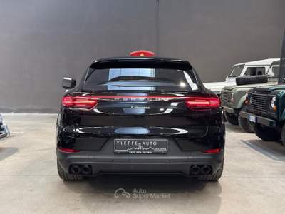 Porsche Cayenne Coupé 3.0 V6 E-Hybrid Nero usata Bologna