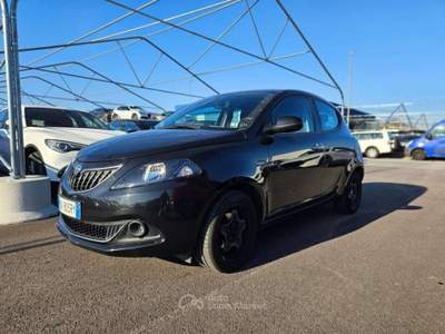 Lancia Ypsilon neopatentati 1.0 firefly hybrid Gold tg : GK805RY Nero usata Basiliano