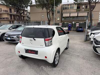 Toyota iQ 1.0 Sol Bianco usata Volla