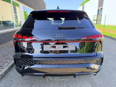 Audi Q3 TDI S tronic S Line edition KM0 - NAVI - TECH PRO Nero usata Imola