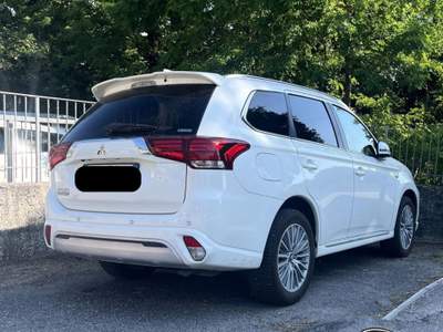 Mitsubishi Outlander 2.4 MIVEC 4WD PHEV Bianco usata Sant'Angelo in vado