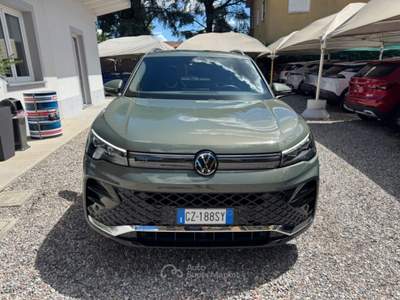 Volkswagen Tiguan 2.0 TDI 150 CV DSG R-Line Verde usata Castiglione Olona