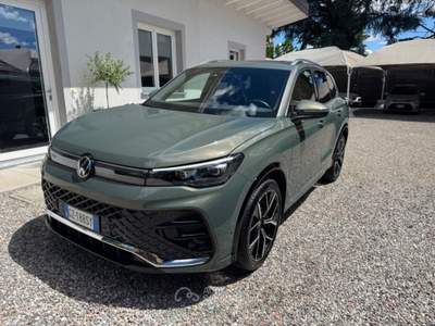 Volkswagen Tiguan 2.0 TDI 150 CV DSG R-Line Verde usata Castiglione Olona