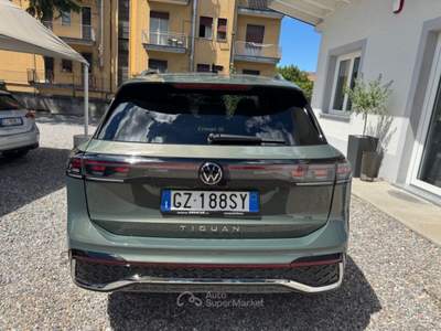 Volkswagen Tiguan 2.0 TDI 150 CV DSG R-Line Verde usata Castiglione Olona