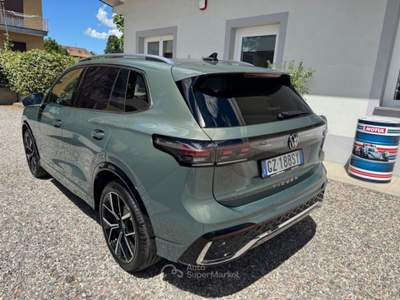 Volkswagen Tiguan 2.0 TDI 150 CV DSG R-Line Verde usata Castiglione Olona