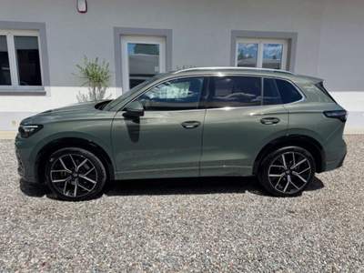 Volkswagen Tiguan 2.0 TDI 150 CV DSG R-Line Verde usata Castiglione Olona