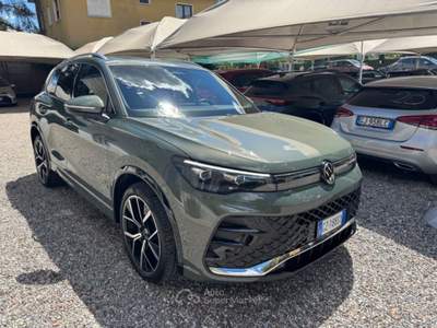 Volkswagen Tiguan 2.0 TDI 150 CV DSG R-Line Verde usata Castiglione Olona