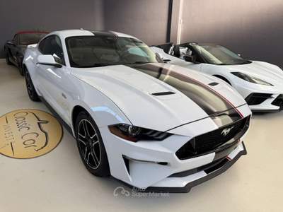 Ford Mustang Fastback 5.0 V8 aut. GT Bianco usata Medesano