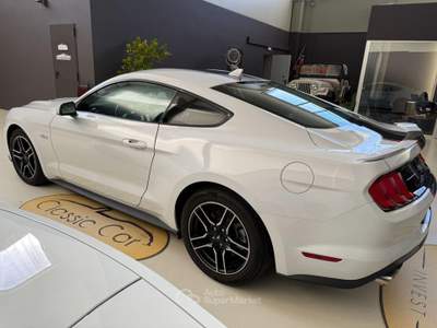 Ford Mustang Fastback 5.0 V8 aut. GT Bianco usata Medesano